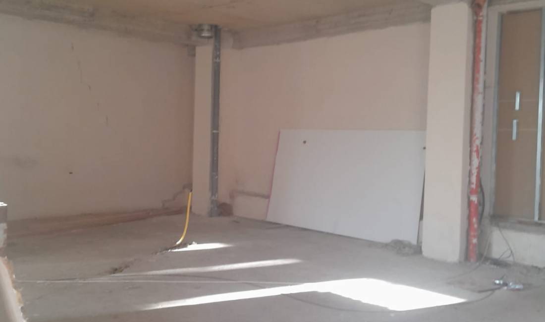 Jepet Me Qera Dyqan Perballe Martenitetit Te Ri (ID BD21448) Tirane