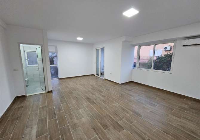 Ambient biznesi me qera 3+1 ne Tirane - 450 Euro