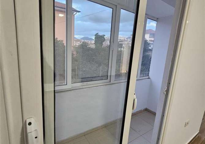 Ambient biznesi me qera 3+1 ne Tirane - 450 Euro