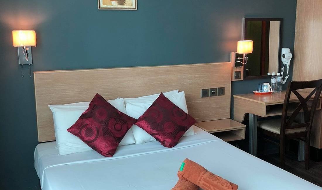 JEPET ME QERA HOTEL NE GOLEM (ID BH17) Tirane