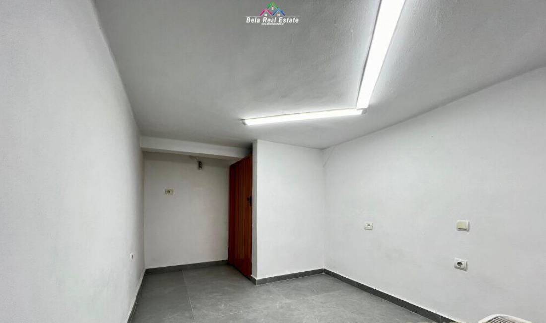 Dyqan Me Qera Tek Bulevardi Bajram Curri (ID BD21488), Tirane.