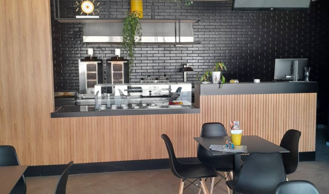 Fast Food-Lokal Me Qera Tek Fusha E Aviacionit (ID BL2128) Tirane
