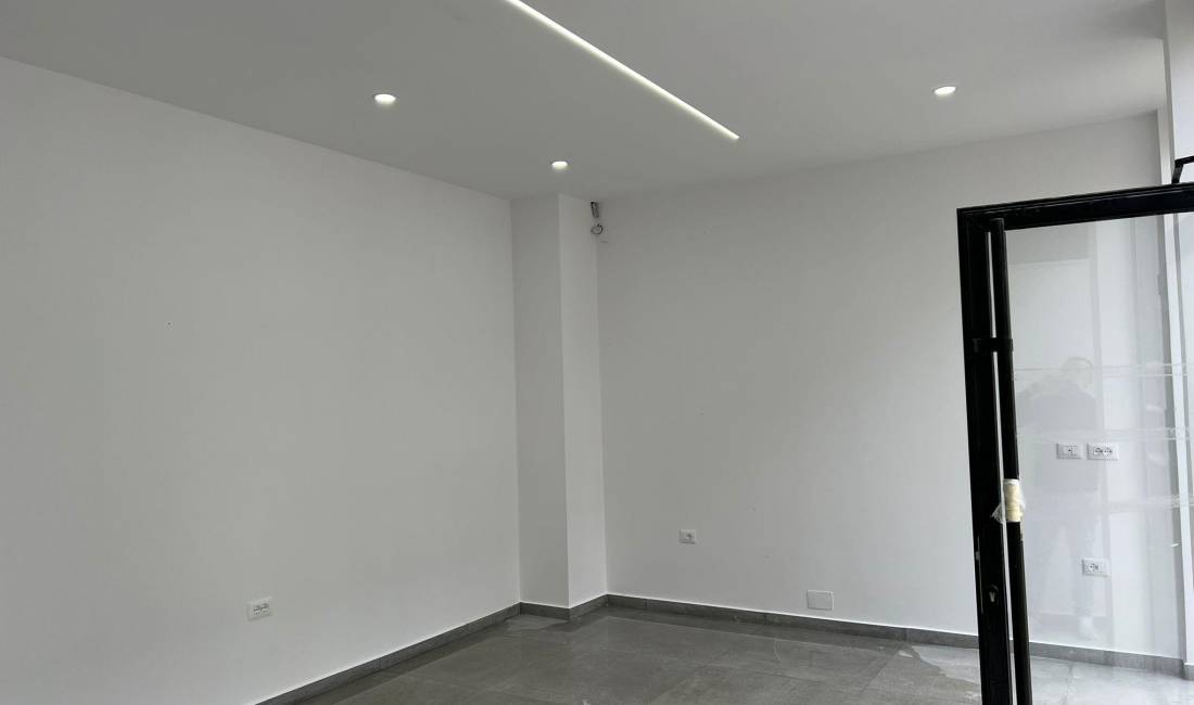 Dyqan Me Qera Prane Shkolles Se Bashkuar (ID BD21405) Tirane