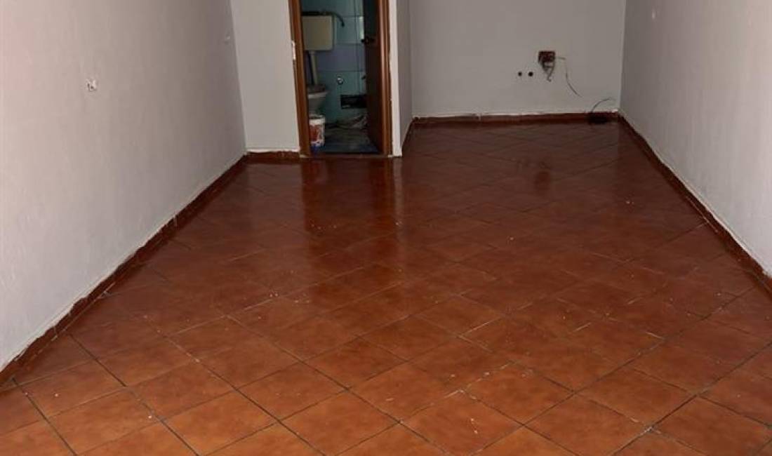 Dyqan Me Qera Tek Komuna E Parisit (ID BD21521) Tirane.