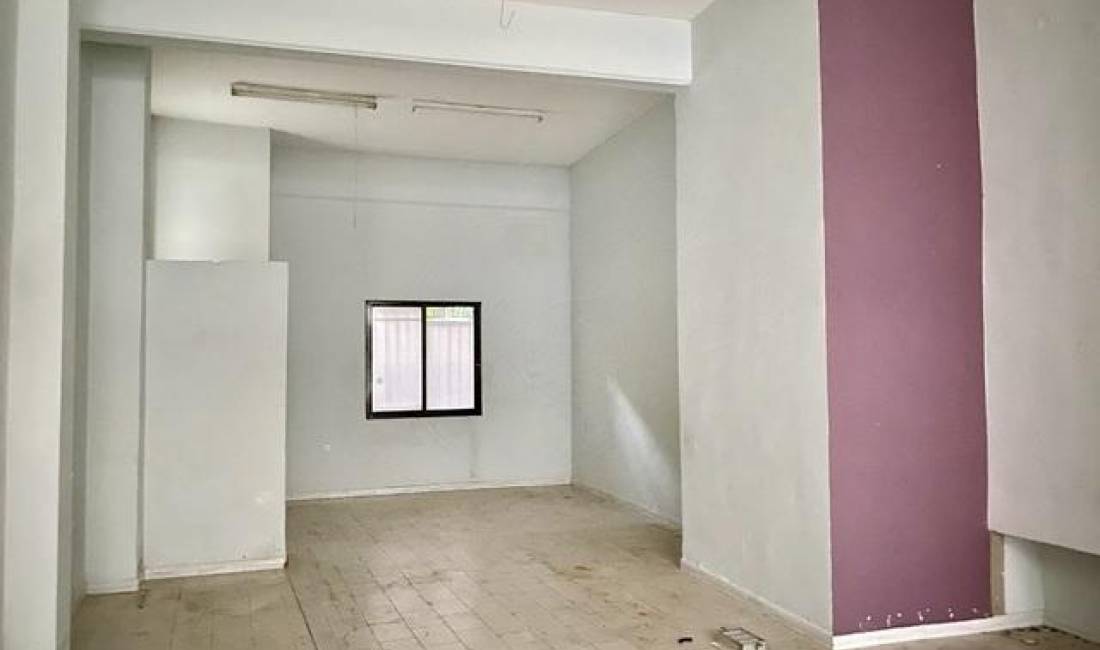 Dyqan Ne Shitje Tek Rruga Bardhyl (ID BD21539)