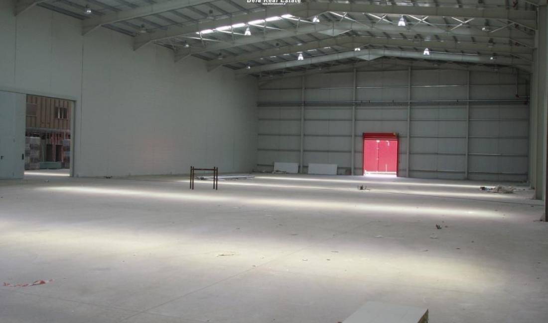 Magazine Me Qera Tek Ish Qyteti I Nxenesve (ID BM184) Tirane