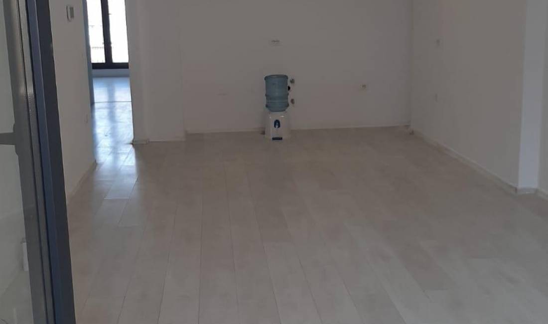 Zyre me qera tek Kompleksi Zirkon (ID BZ2373) Tirane.