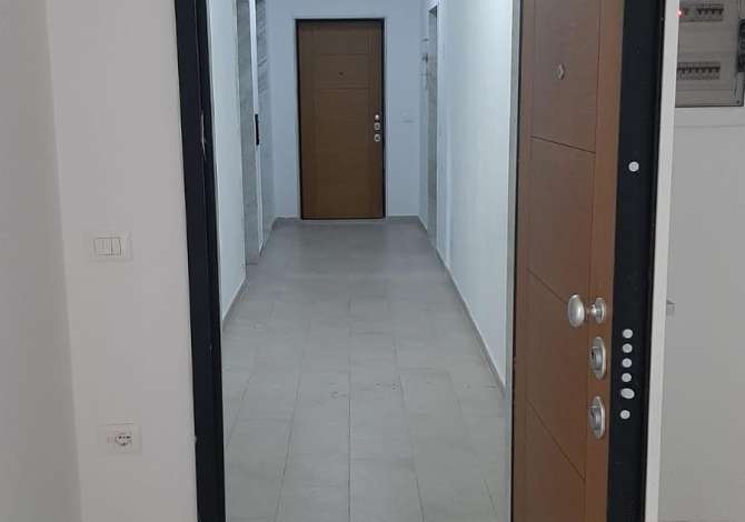 Zyre me qera tek Kompleksi Zirkon (ID BZ2373) Tirane.