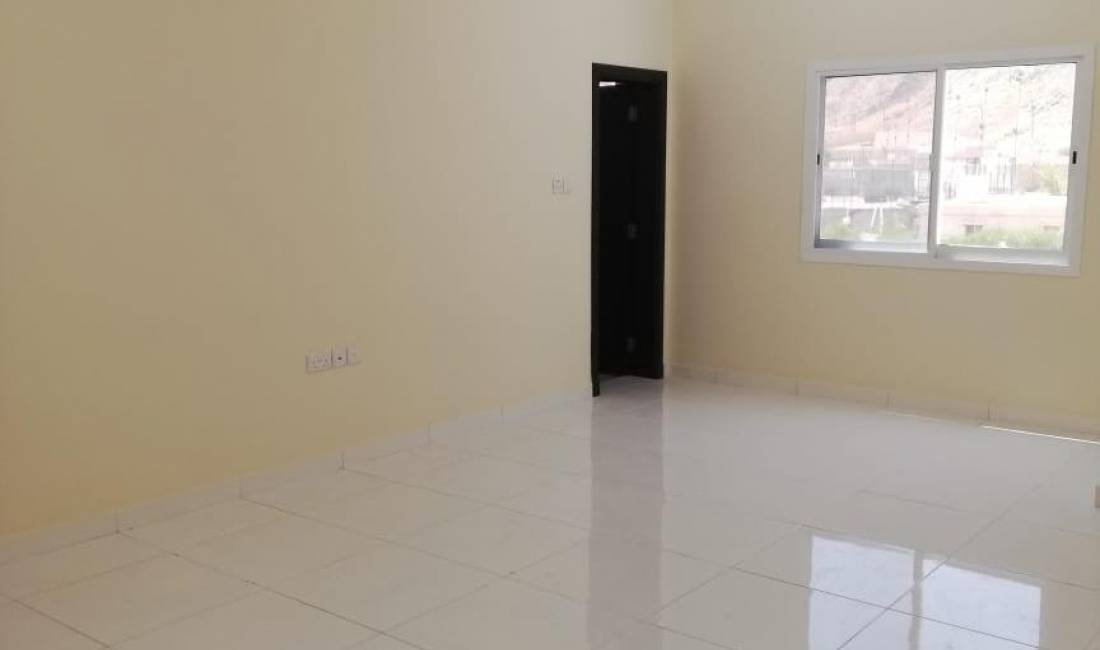 Shitet Dyqan tek Rruga 4 Deshmoret (ID BD1144) Tirane