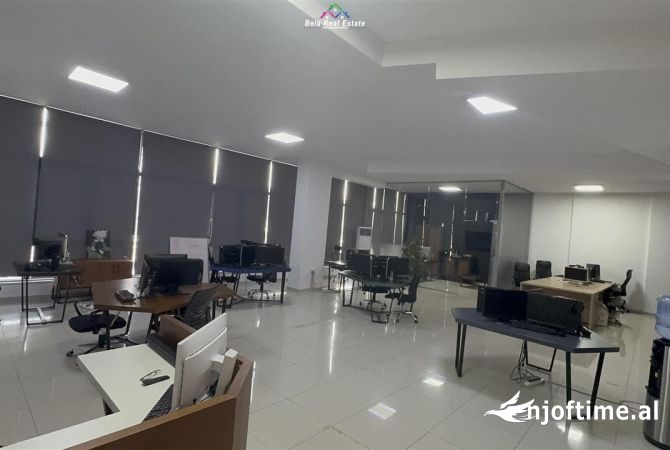 Ambient biznesi me qera 3+1 ne Tirane - 1,800 Euro