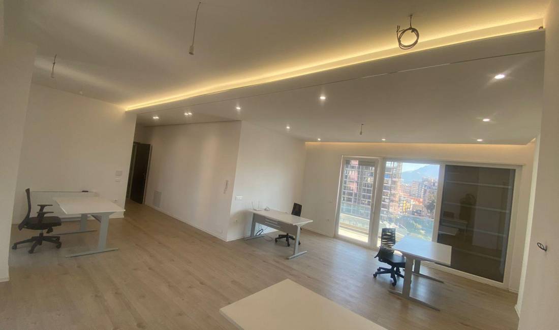 Zyre me qera 2+1 Ne Qender (ID BZ2401) Tirane.