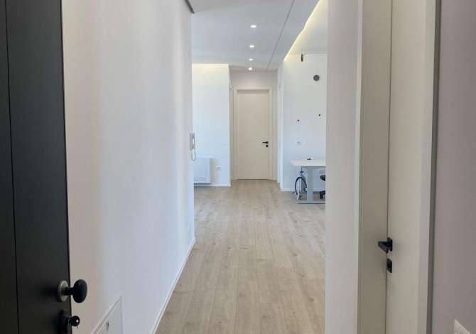 Zyre me qera 2+1 Ne Qender (ID BZ2401) Tirane.