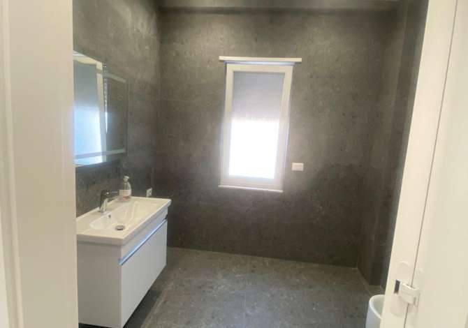 Zyre me qera 2+1 Ne Qender (ID BZ2401) Tirane.