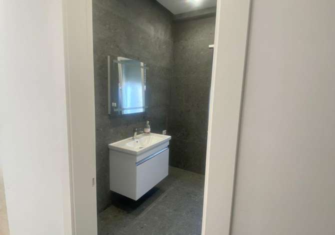 Zyre me qera 2+1 Ne Qender (ID BZ2401) Tirane.