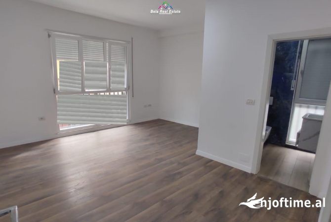 Zyre me qera 2+1 Tek Komuna e Parisit (ID BZ2406) Tirane.