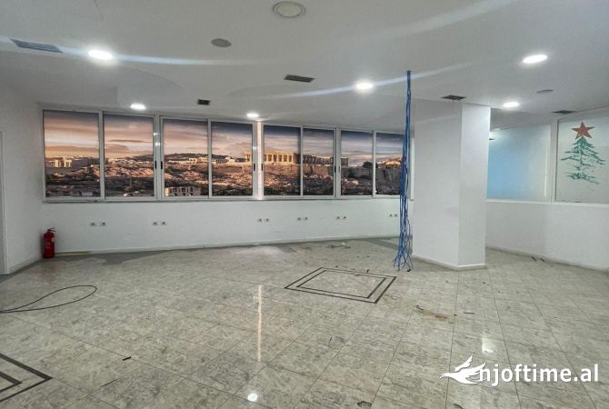 Business Property for Rent 3+1 in Tirana - 4,000 Euro