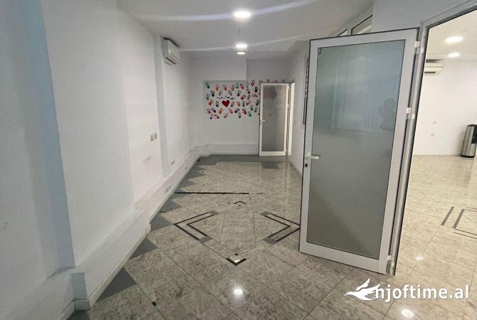 Ambient Biznesi/Zyre Me Qera Tek Shallvaret (ID BZ2408) Tirane