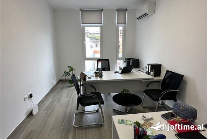 Business Property for Rent 3+1 in Tirana - 450 Euro