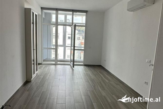 Business Property for Rent 3+1 in Tirana - 450 Euro