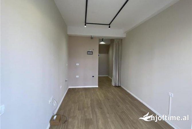 Business Property for Rent 3+1 in Tirana - 350 Euro