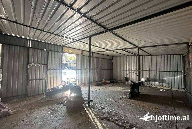 Ambiente Commerciale in Affitto 4+1 a Tirana - 500 Euro