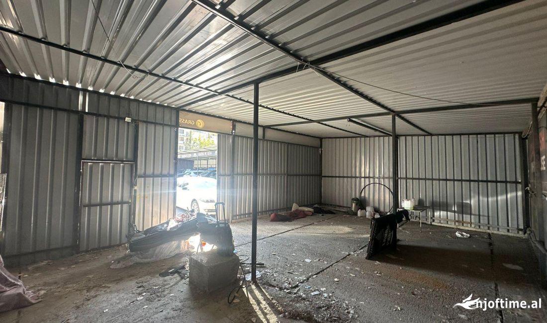 Magazine Me Qera Tek Rruga 5 Maj (ID BM213) Tirane