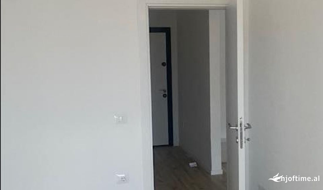 Zyre Me Qera tek Komuna e Parisit ( ID BZ2417) Tirane