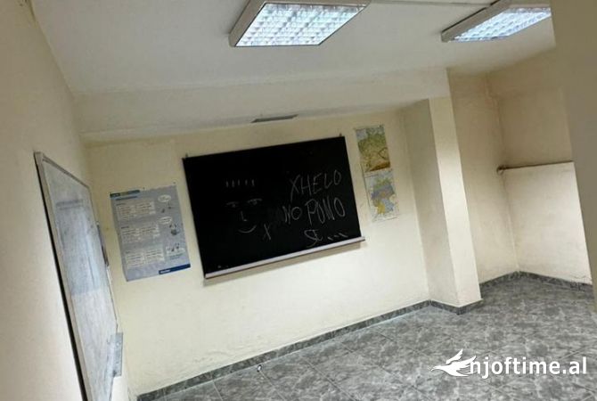 Ambiente Commerciale in Affitto 1+1 a Tirana - 1,000 Euro