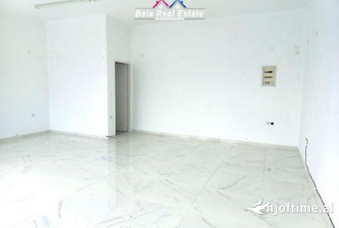 Ambiente Commerciale in Affitto 1+1 a Tirana - 7,000 Euro