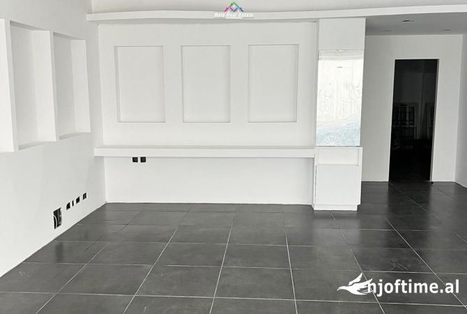 Ambiente Commerciale in Affitto 1+1 a Tirana - 750 Euro