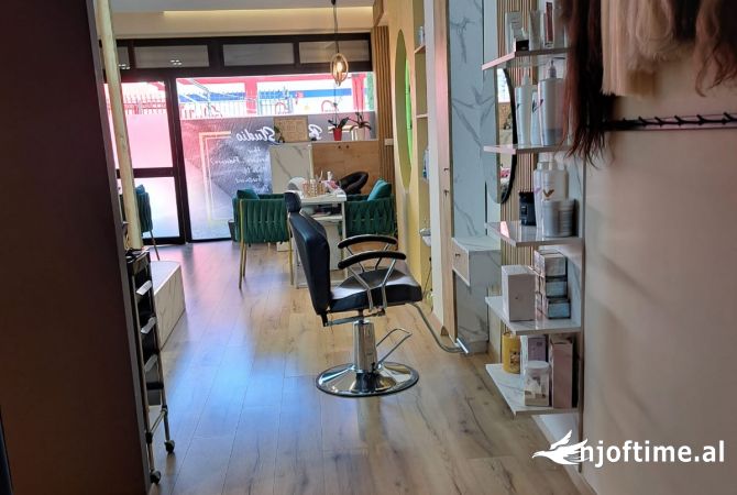 Ambiente Commerciale in Affitto 1+1 a Tirana - 900 Euro