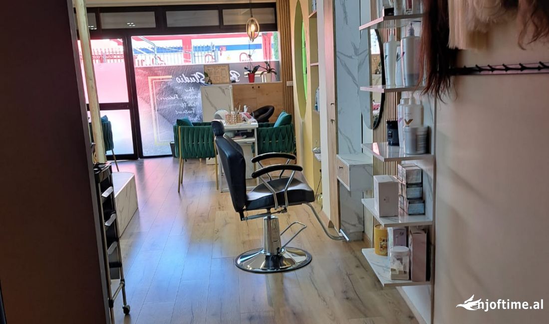 Qender Estetike me qera Rrugs Xhanfize Keko(ID BD21599) Tirane.