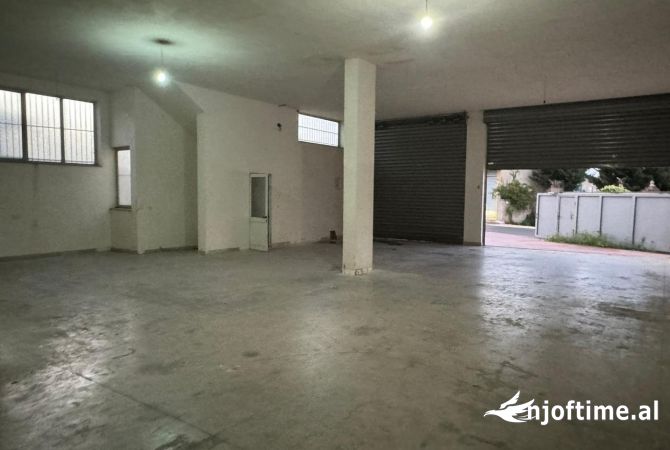 Ambiente Commerciale in Affitto 4+1 a Tirana - 1,500 Euro