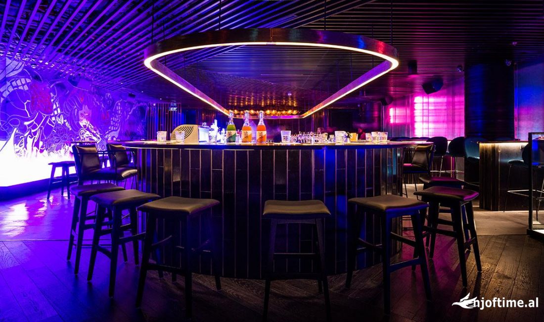 Shitje Biznesi Bar-Kafe tek Komuna e Parisit (ID BSHB120) Tirane.