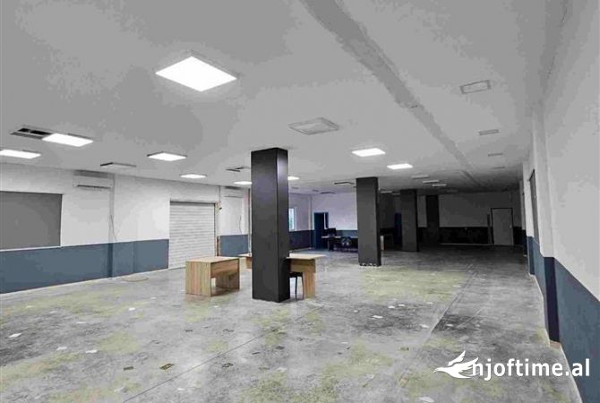 Ambiente Commerciale in Affitto 4+1 a Tirana - 1,200 Euro