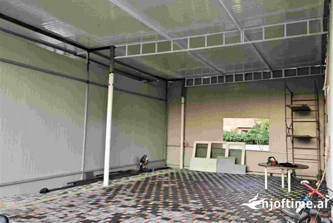 Ambiente Commerciale in Affitto 4+1 a Tirana - 1,200 Euro