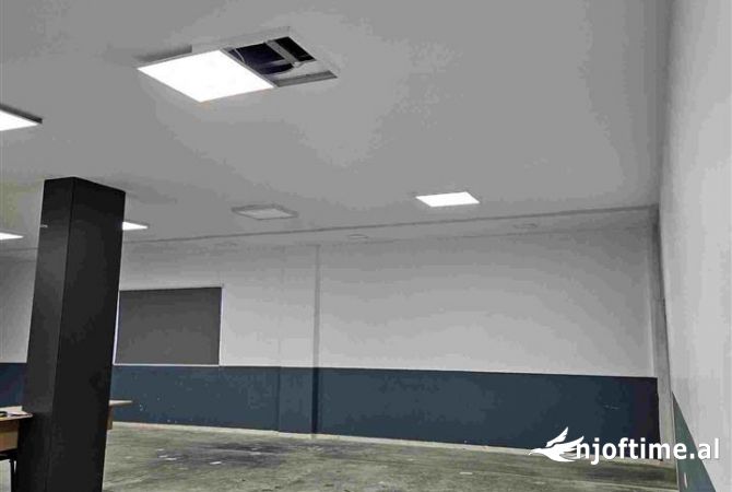 Ambiente Commerciale in Affitto 4+1 a Tirana - 1,200 Euro