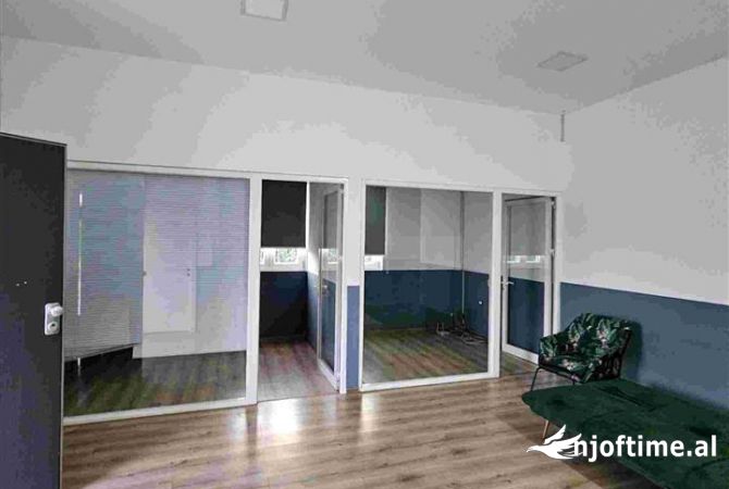 Magazine Me Qera ne Domje (ID BM218) Tirane