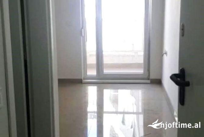 Business Property for Rent 3+1 in Tirana - 200 Euro