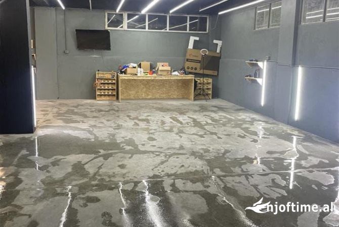 Ambiente Commerciale in Affitto 4+1 a Tirana - 700 Euro