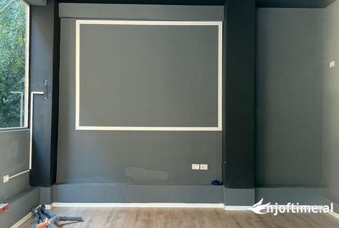 Ambiente Commerciale in Affitto 1+1 a Tirana - 1,200 Euro