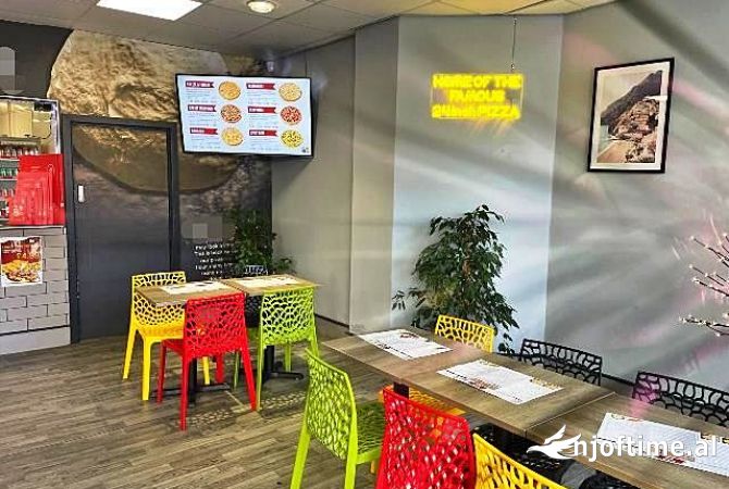 Ambiente Commerciale in Affitto 1+1 a Tirana - 600 Euro