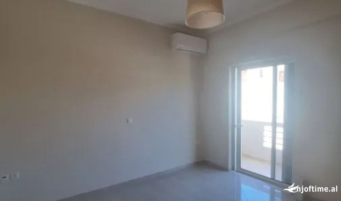 Zyre Me Qera Prane Kopshtit Botanik (ID BZ2155) Tirane