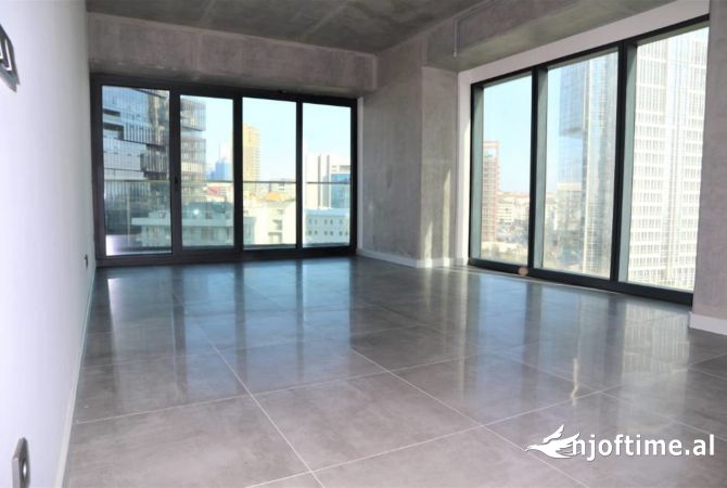 Ambiente Commerciale in Affitto 3+1 a Tirana - 3,660 Euro