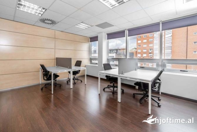 Ambiente Commerciale in Affitto 3+1 a Tirana - 1,400 Euro