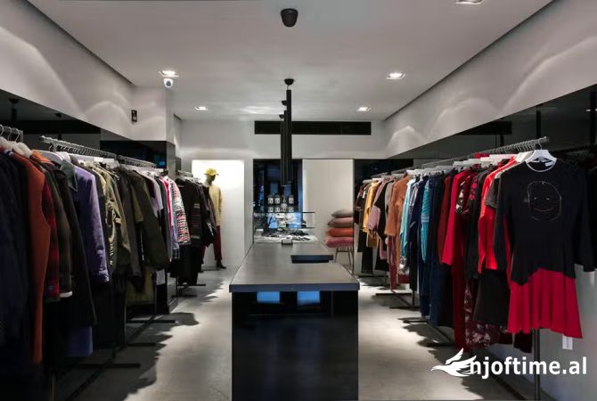 Ambiente Commerciale in Affitto 1+1 a Tirana - 600 Euro