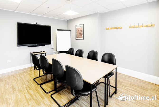 Ambiente Commerciale in Affitto 3+1 a Tirana - 700 Euro