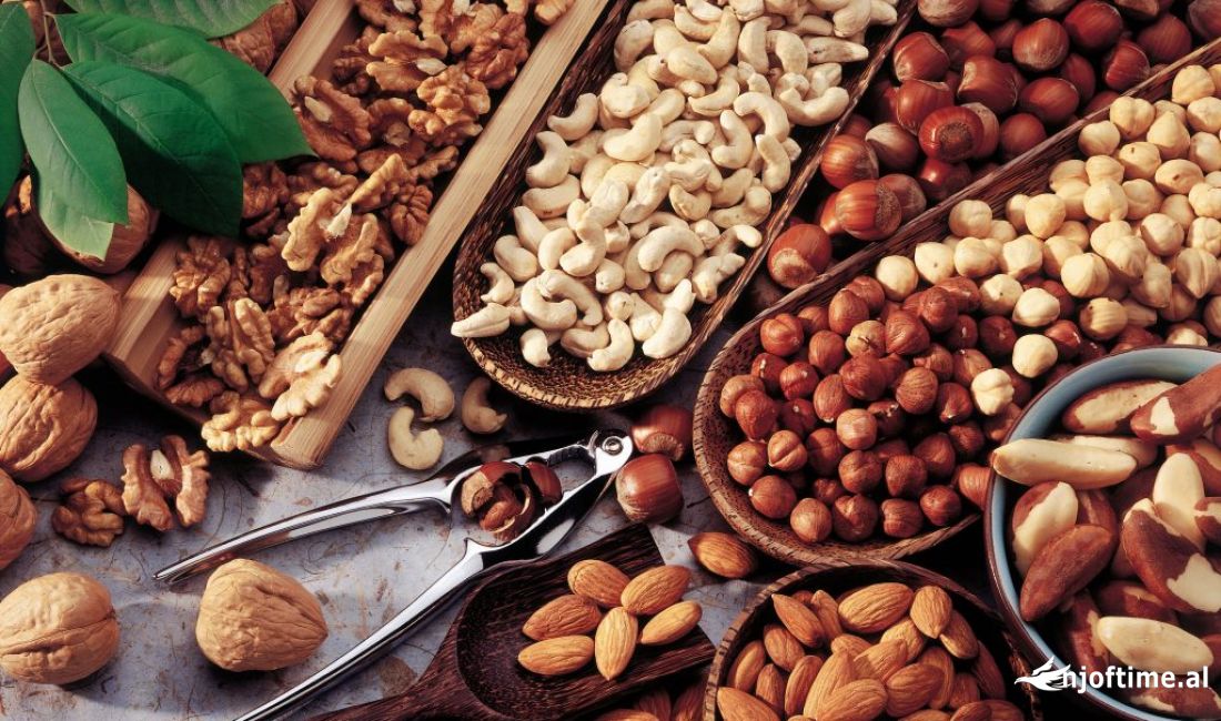 Shitet Biznesi Fruta te Thata dhe Ereza tek Rruga Bardhyl (ID BSHB125) Tirane