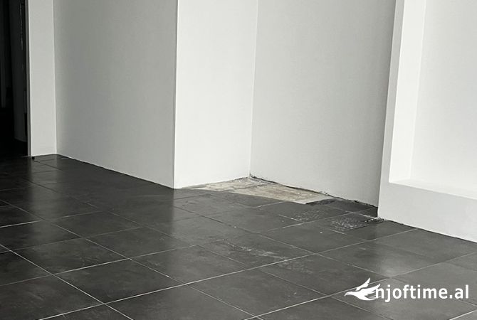 Ambiente Commerciale in Affitto 1+1 a Tirana - 700 Euro