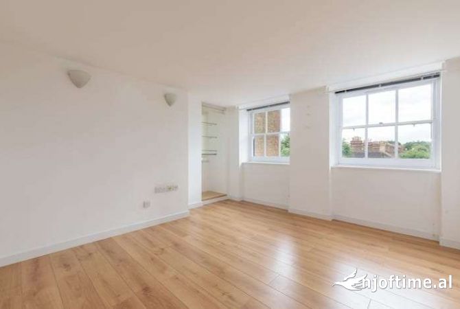 Ambiente Commerciale in Affitto 3+1 a Tirana - 700 Euro